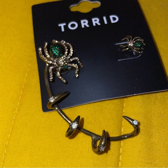 Torrid Halloween Bejeweled Spider Ear Crawler Earring Set NEW - Picture 5 of 6